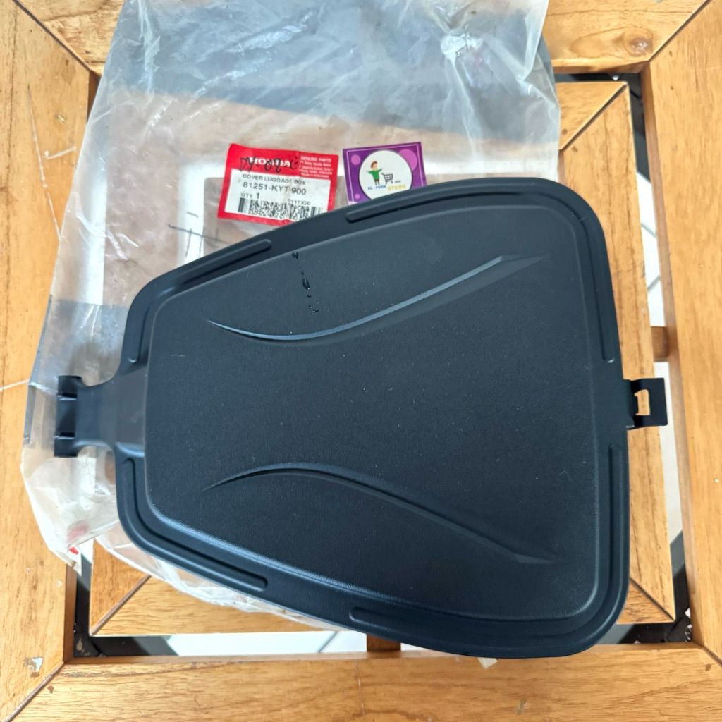 Tutup Cover Bagasi Box Scoopy Karbu Original AHM 81251-KYT-900