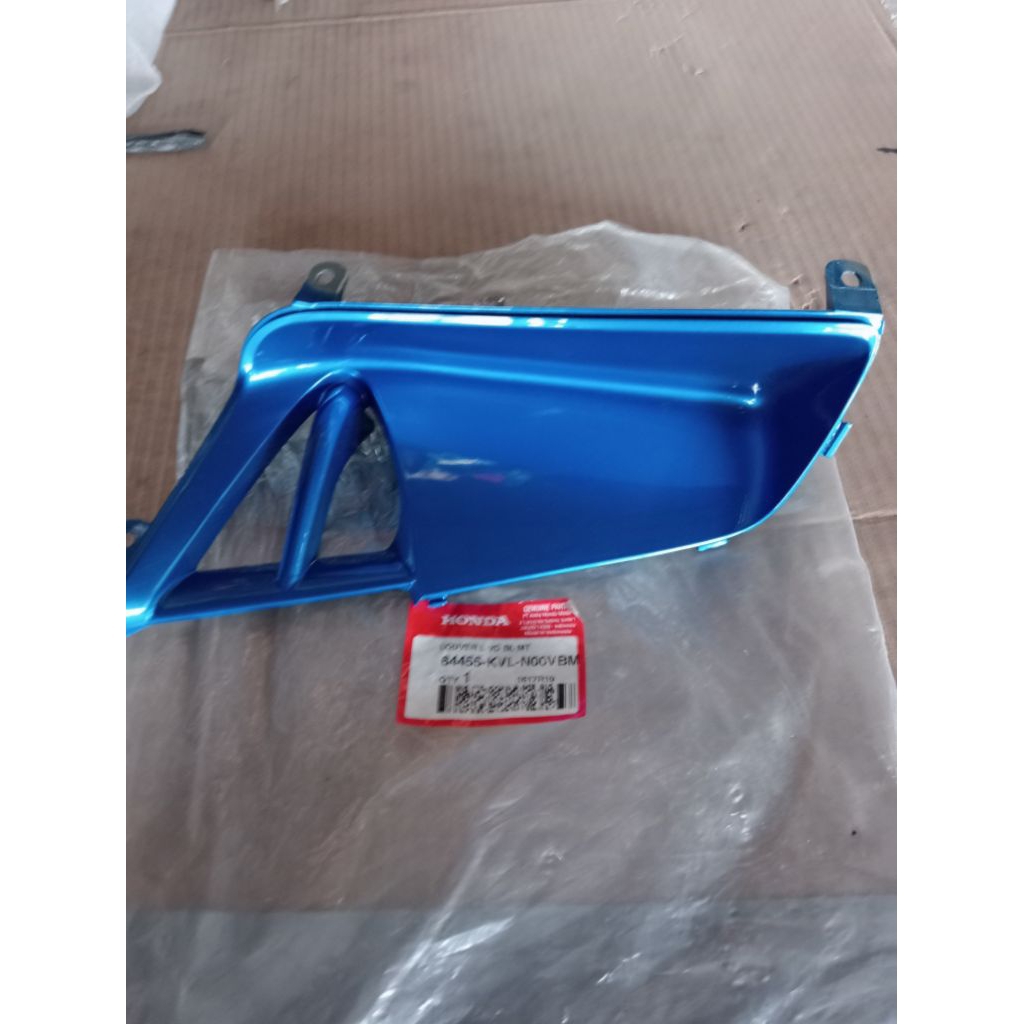 Angin" Sayap Kiri Supra125 TR/Batman 64455-KVL-N00VBM Biru metalik