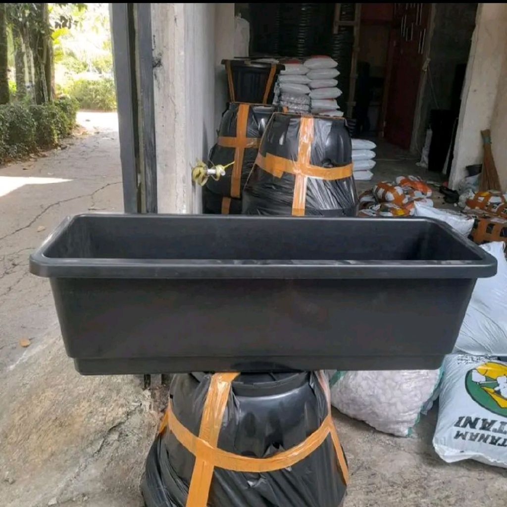 Pot Panjang 90cm Merk SGP Grace // Pot Plastik minimalis 90cm Hitam // Pot Panjang Hitam