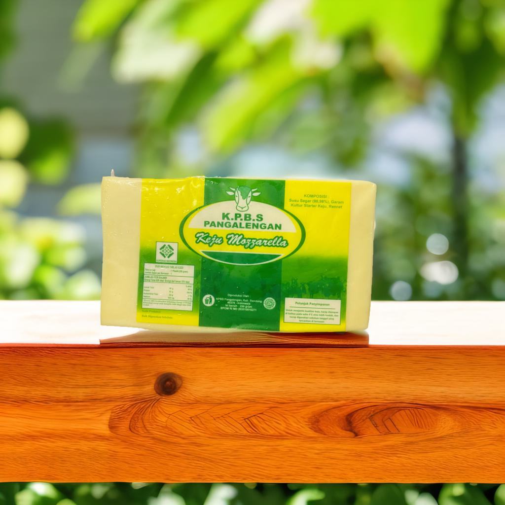 Keju Mozzarella 250g KPBS Pangalengan - Keju Asli Susu Segar - Fazza Albassy