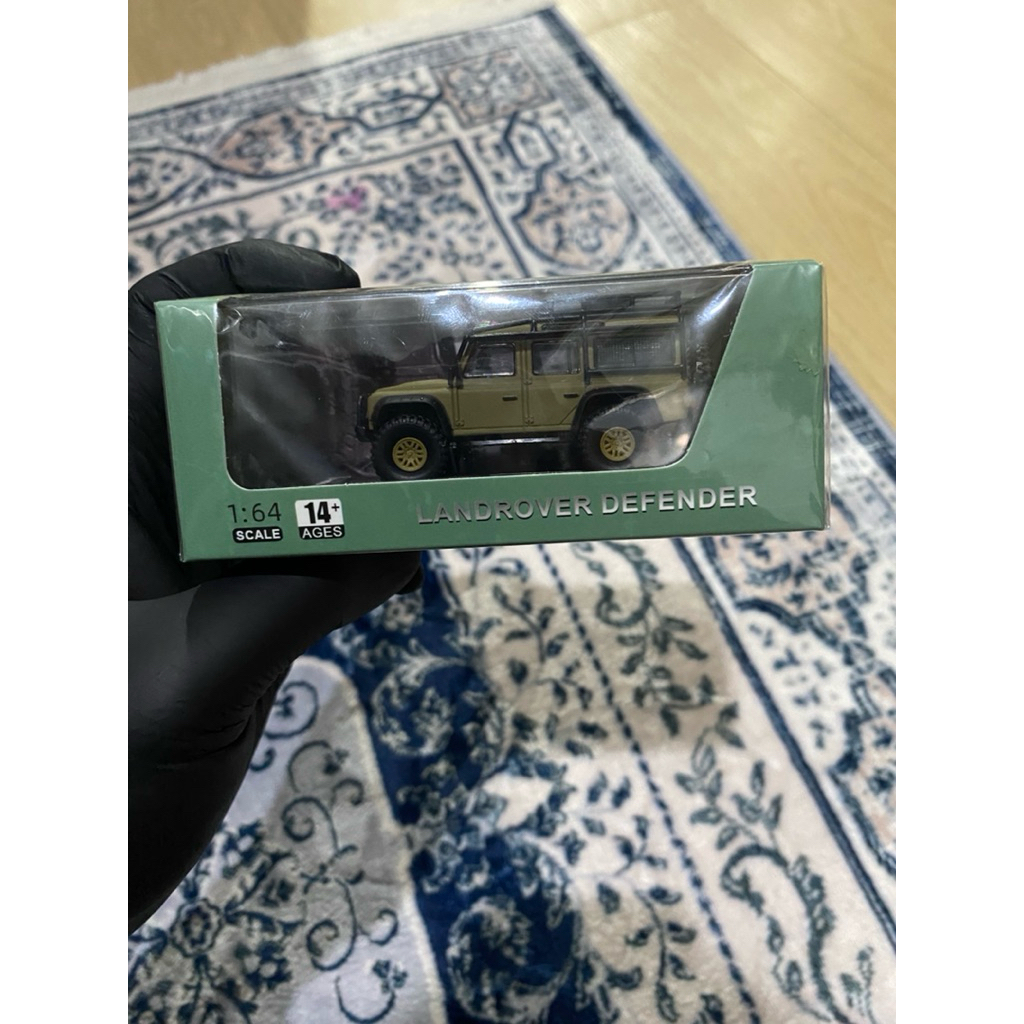 Master land rover defender diecast 1/64