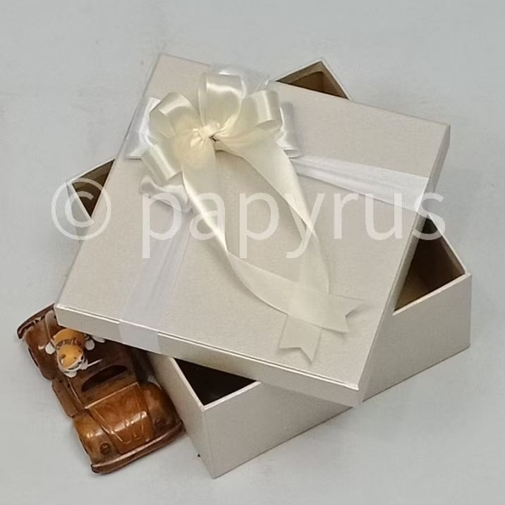 

PAPYRUS 20x20 Tinggi 8cm Kotak Kado Gift Box Hardbox Hampers V3