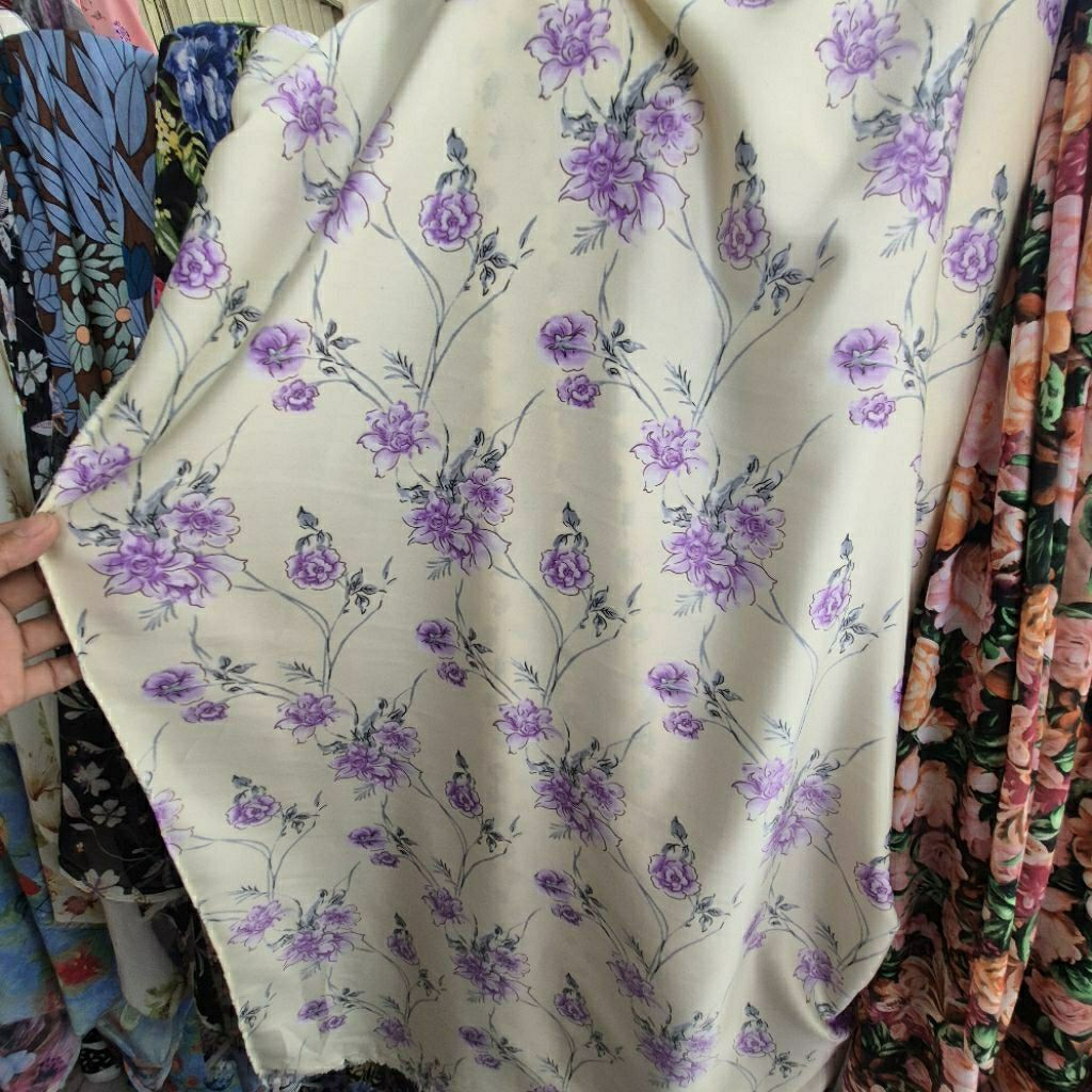 KAIN SATIN SILK PREMIUM MOTIF BUNGA KECIL - KAIN SATEN MOTIF KEMBANG KECIL - BAHAN KAIN MOTIF BUNGA 