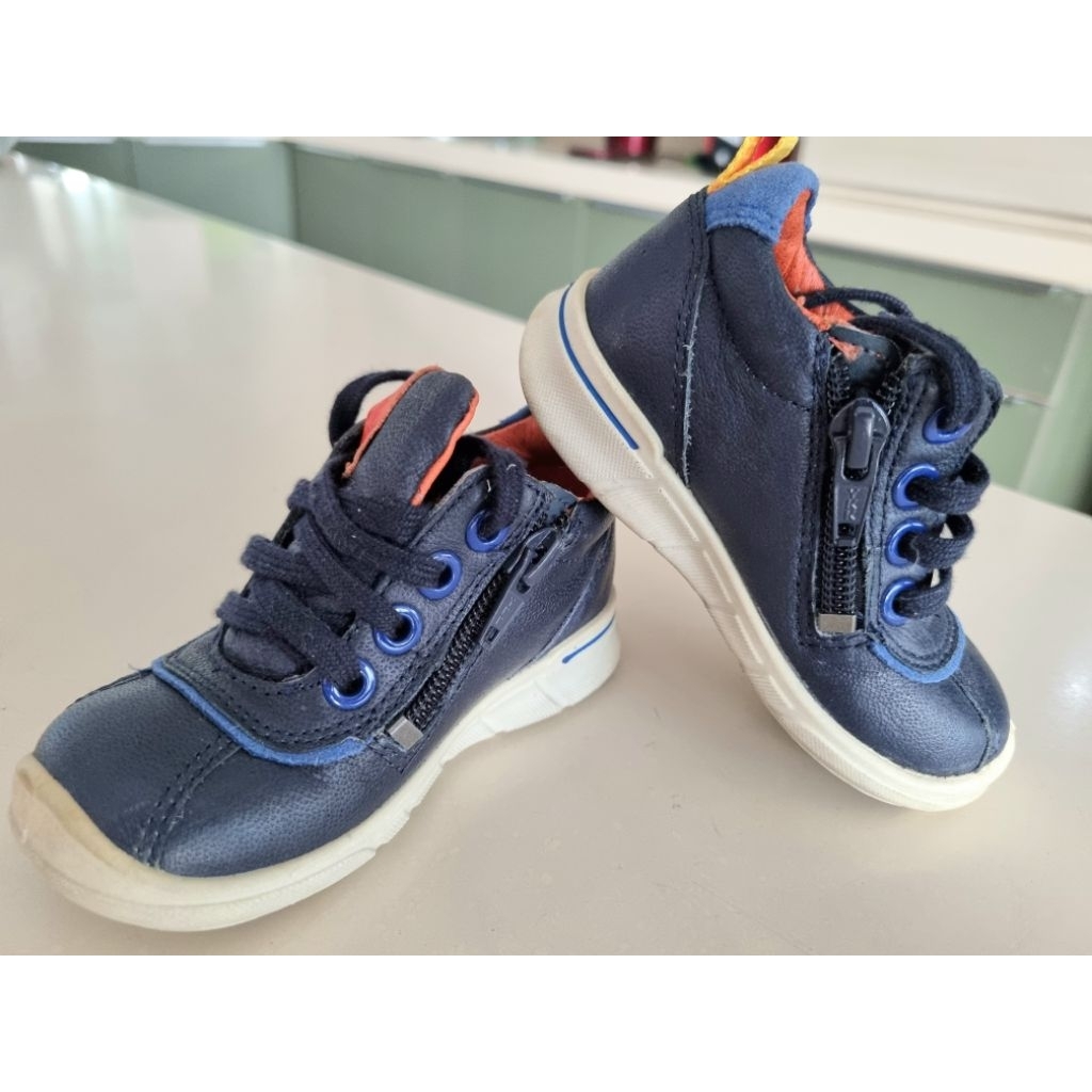 PRELOVED sepatu anak merk Ecco size eu 21
