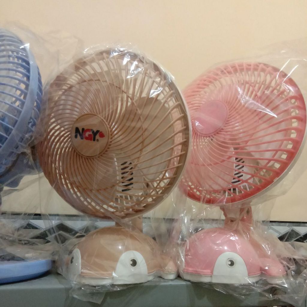 kipas angin dinding karakter bekas