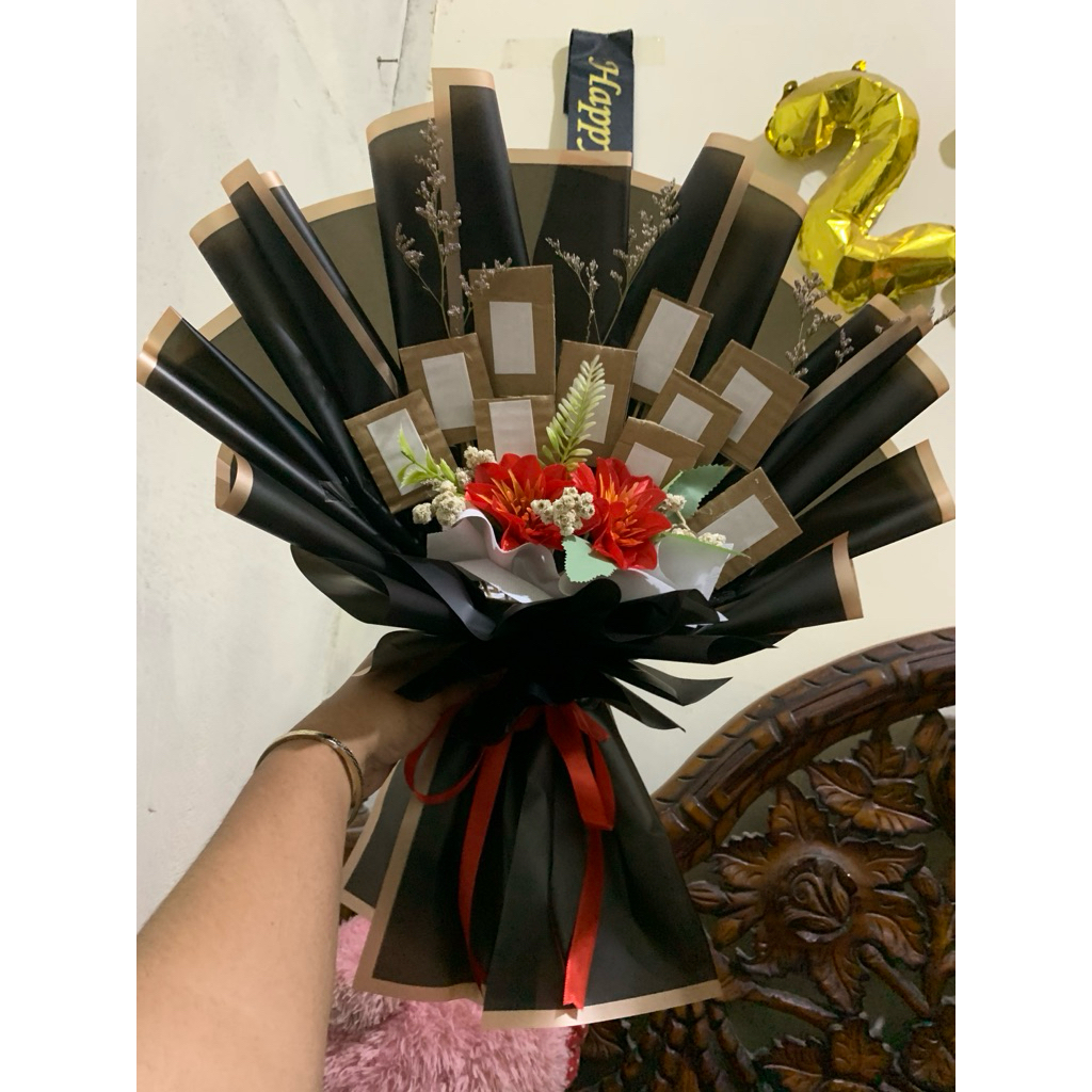 Buket Kosongan Rokok atau Snack sudah lengkap dengan bunga cantik