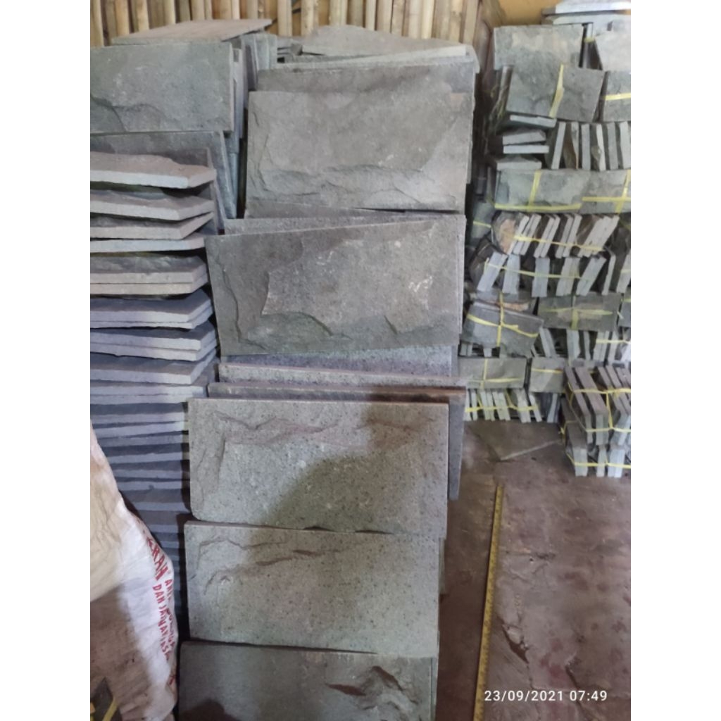 Batu alam andesit dinding RTA rata alam ukuran 15×30