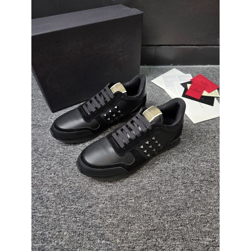 SEPATU SNEAKER PRIA VLTN2221 BLACK VIP