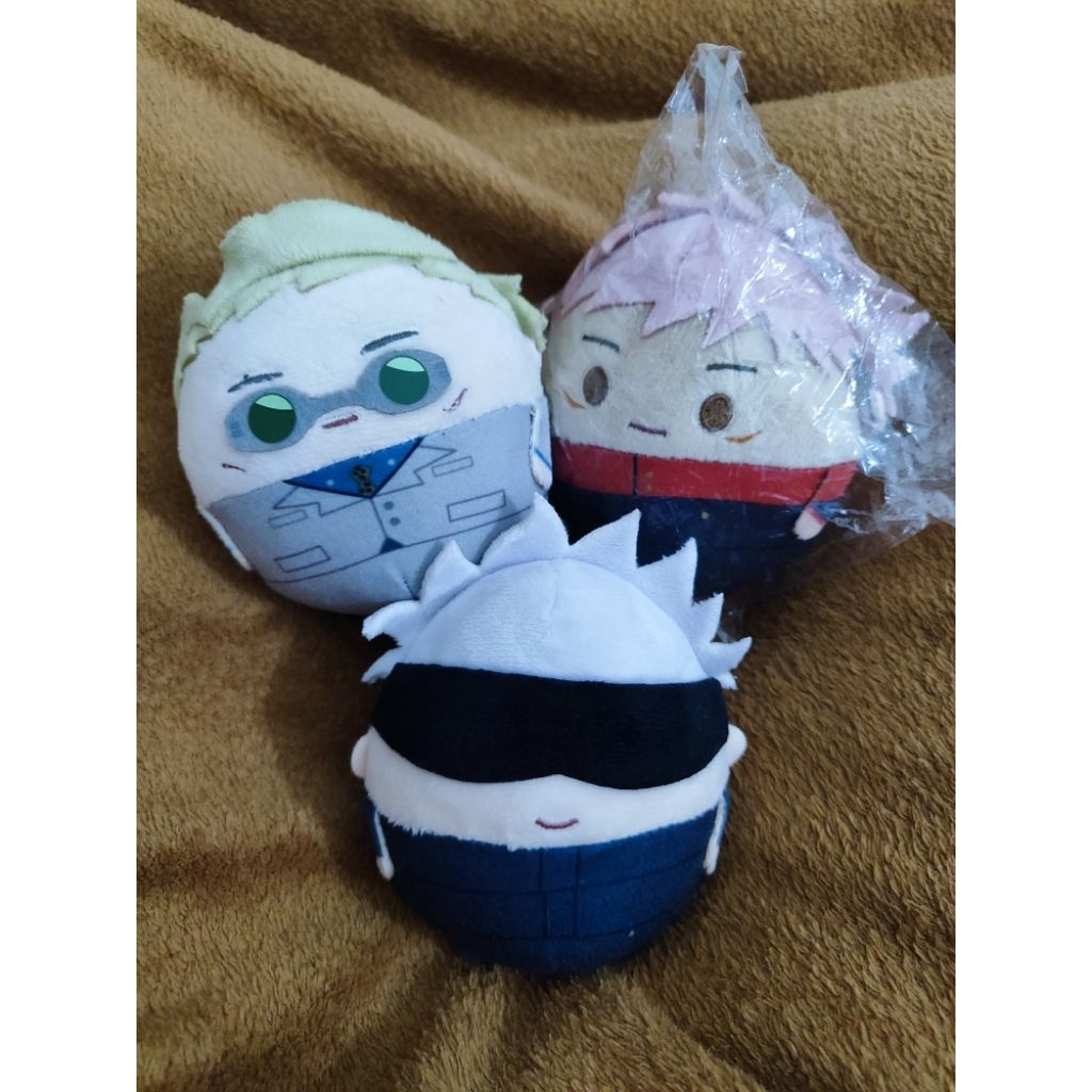 updatee boneka ganci anime jjk jujutsu kaisen fuwakororin nanami kento kacamata, gojo satoru, yuji i