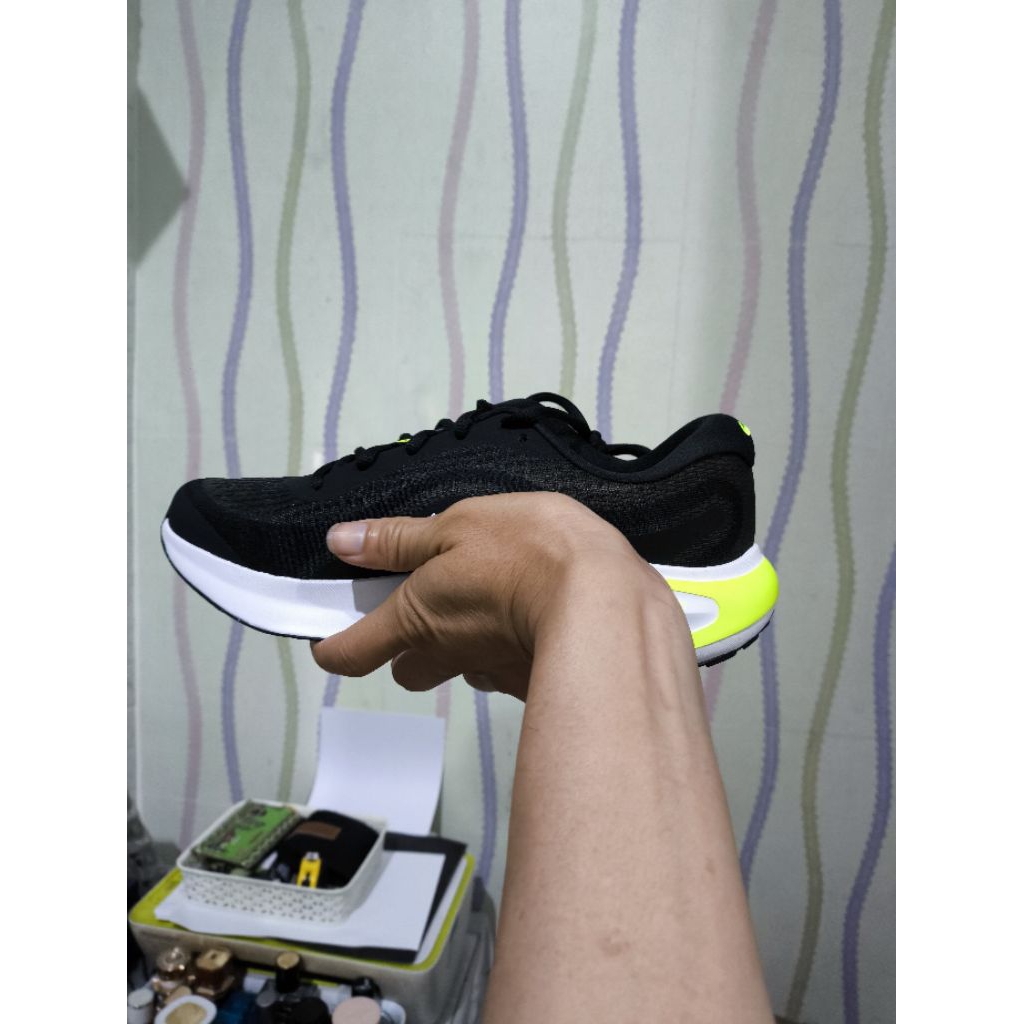 Sepatu running journey run hitam size 46