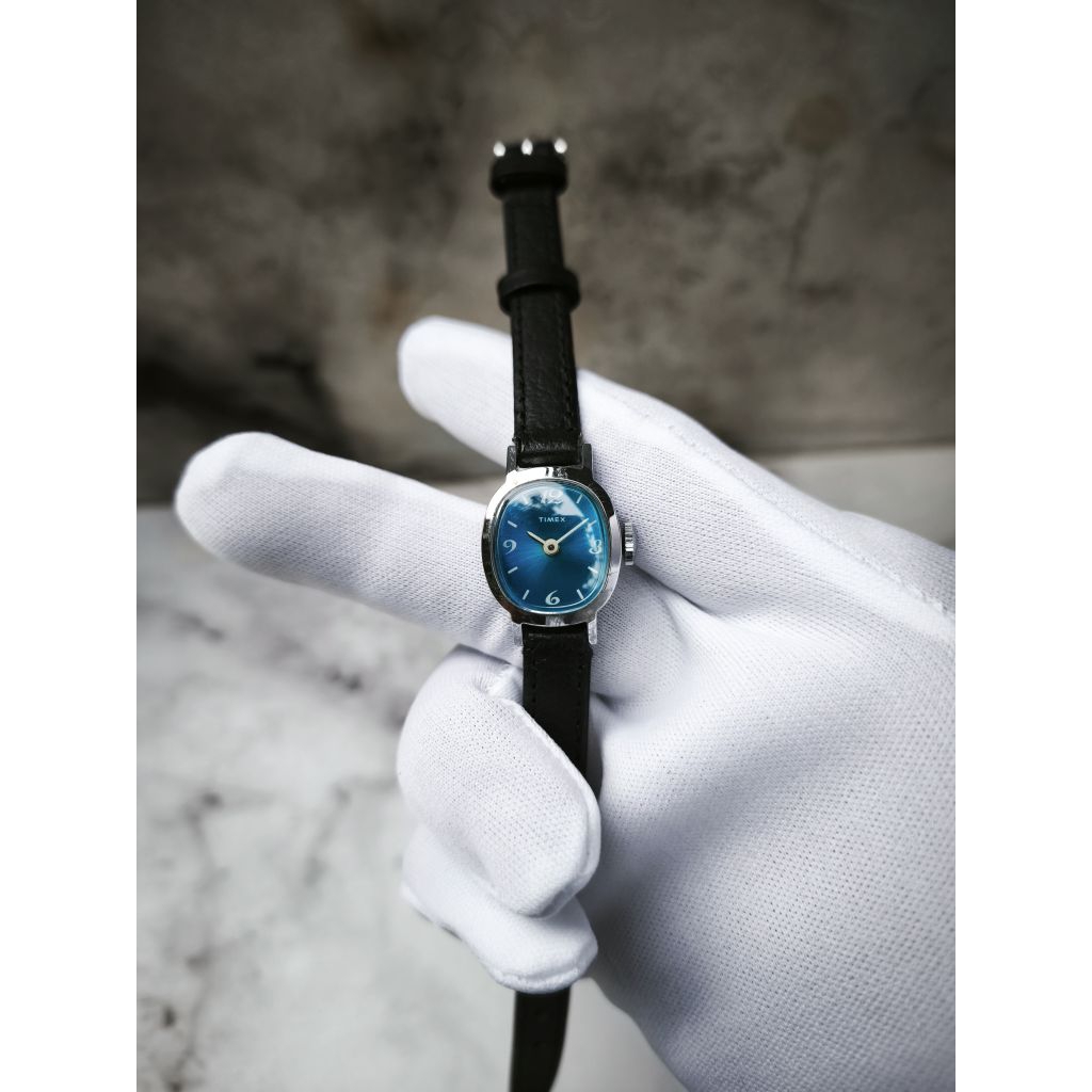Timex minimalis Blue dial Manual Winding vintage
