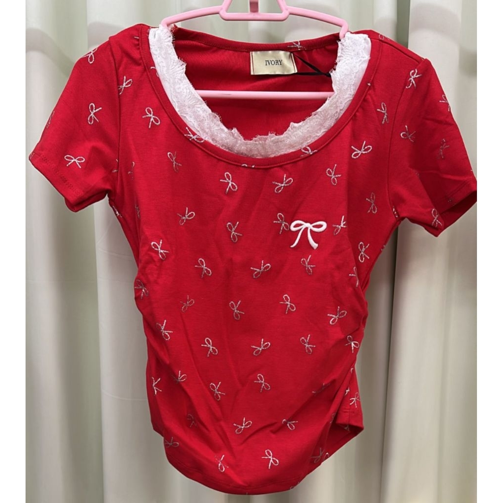 KAOS WANITA MERAH PUTIH