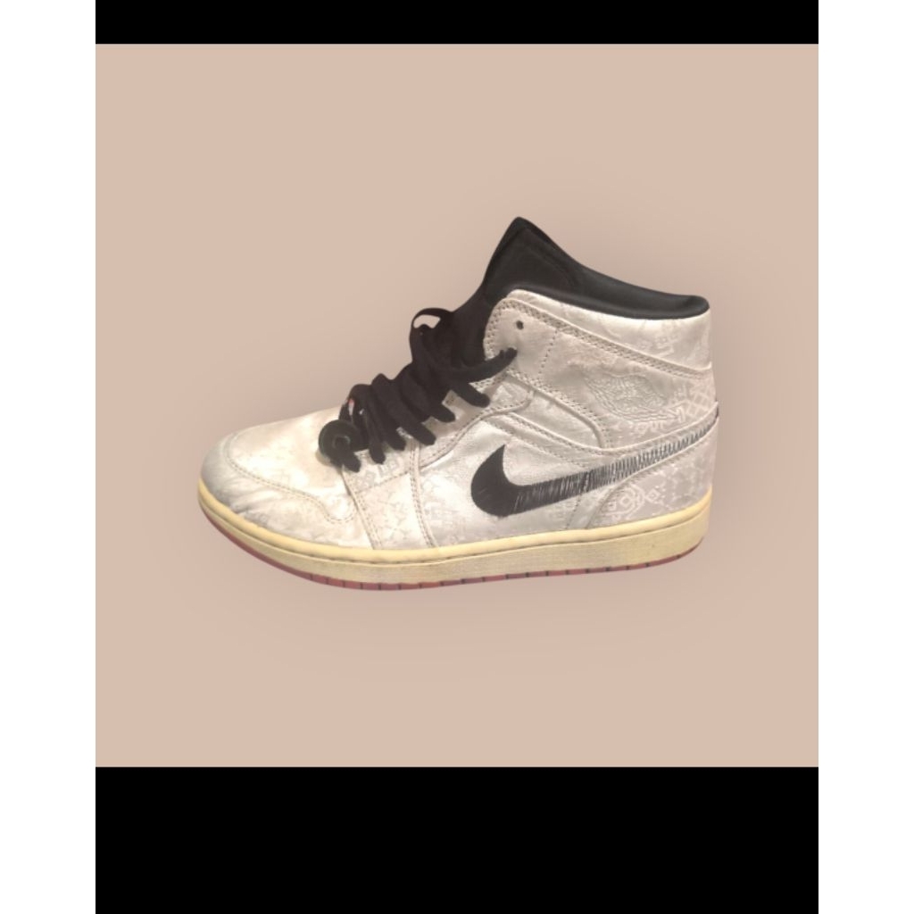 Nike AJ1 Mid SE