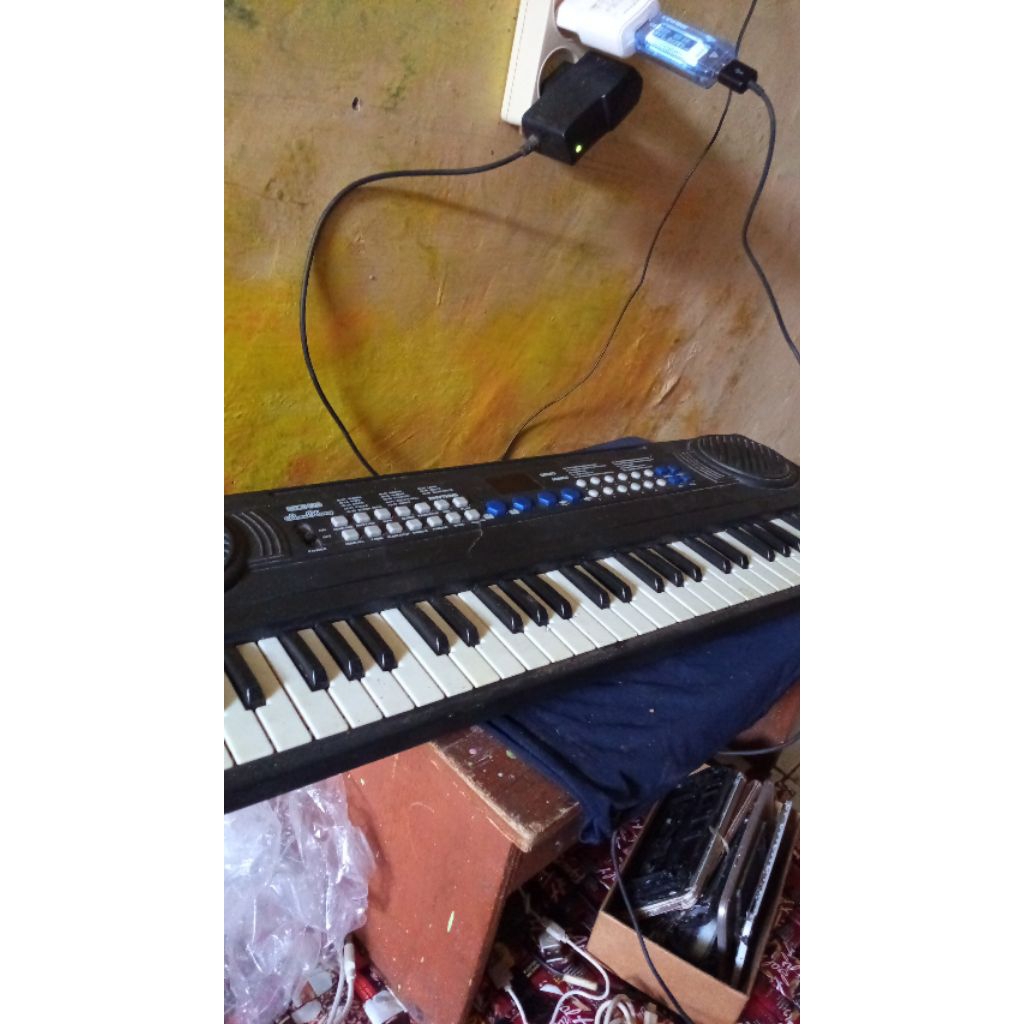 piano/keyboard bekas