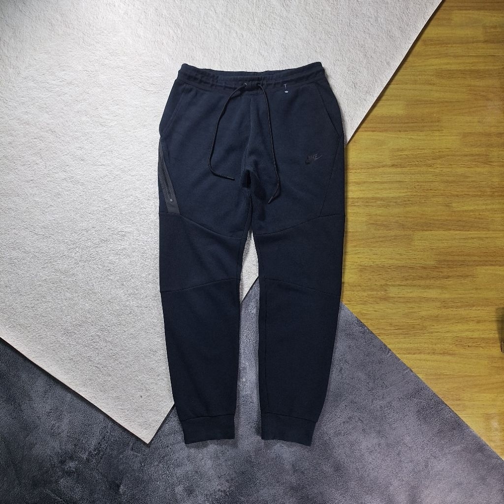 Celana Training Jogger Nike Tech Fleece Preloved
