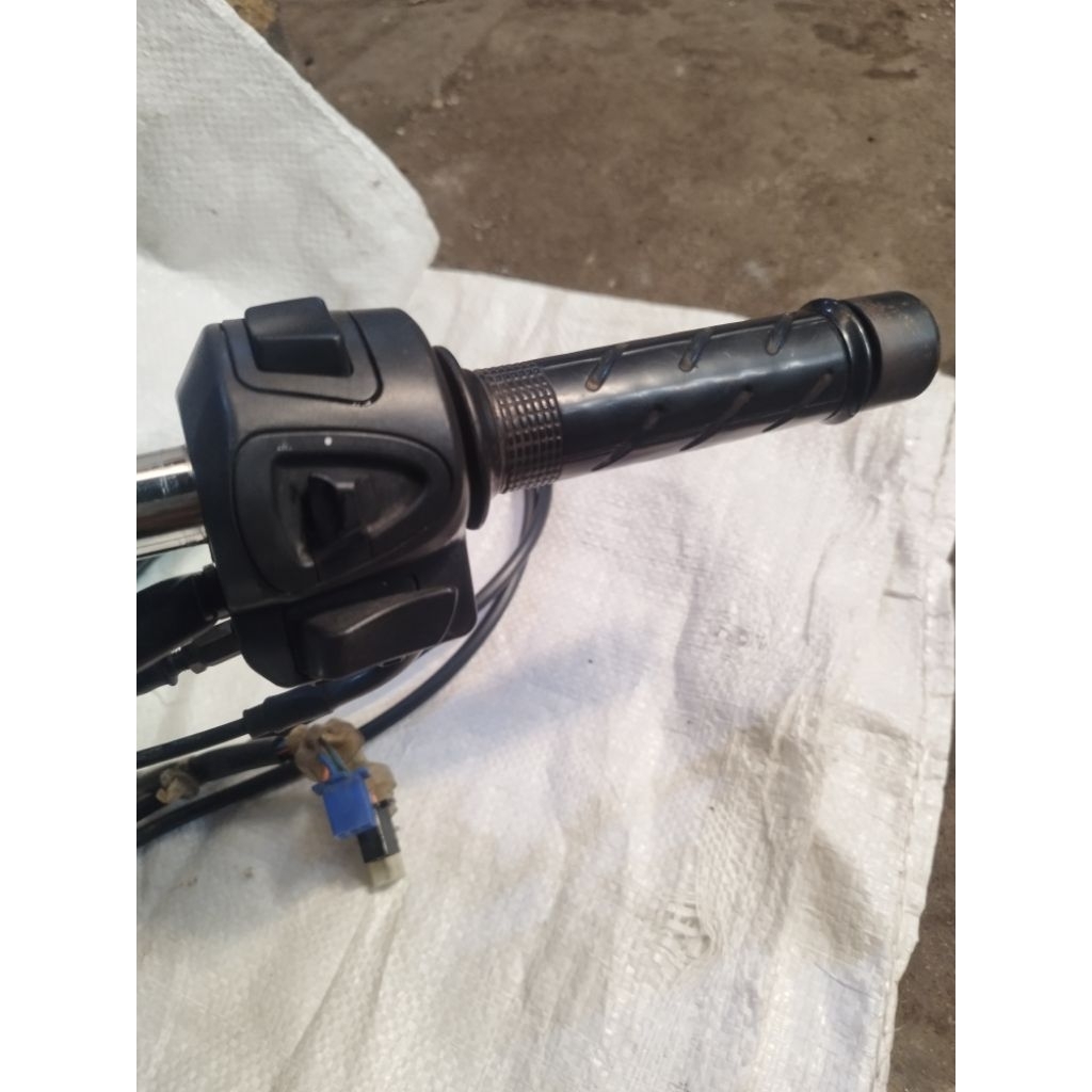 saklar lampu holder kanan kiri PCX 150 CBU 2017