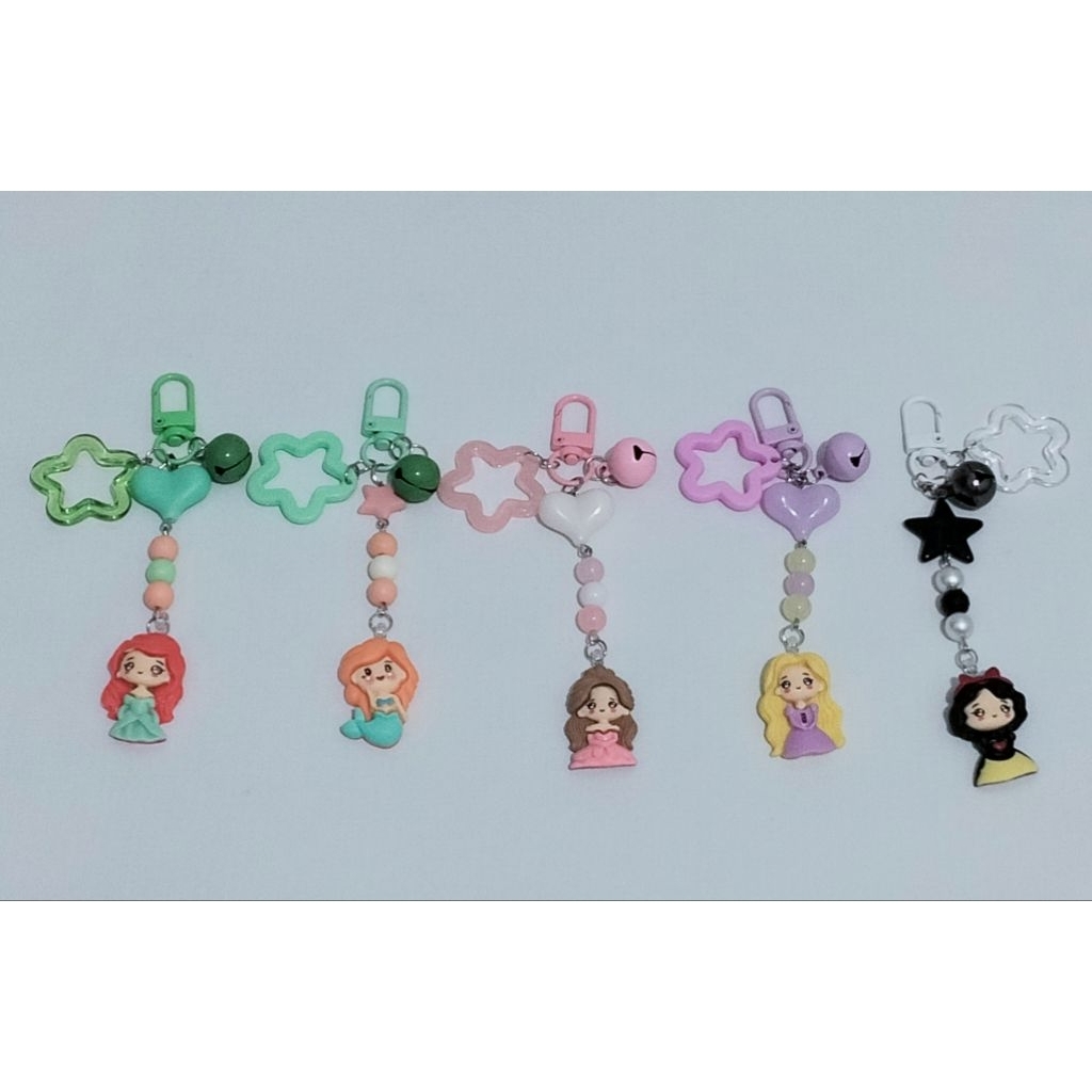 AKH - Gantungan tas / gantungan kunci / gantungan hp / BAGCHARM  inisial huruf manik manik
