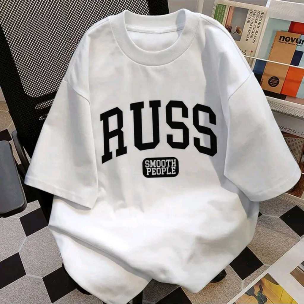 "Kaos Unisex Warna Putih Desain Tulisan RUSS – T-Shirt Kasual dari Bahan Katun Combed 24s yang Lembu