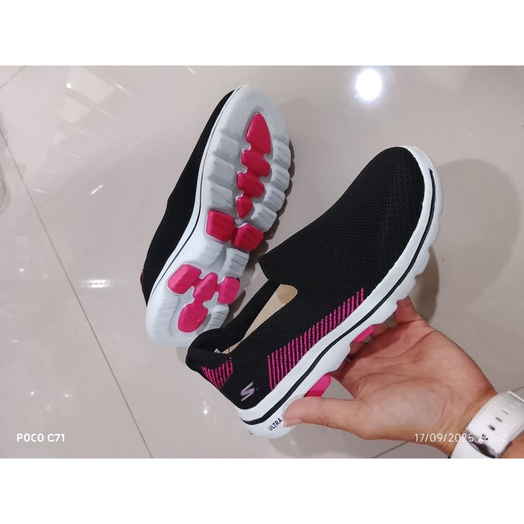sepatu wanita Skechers gowalk 5 women sepatu wanita Skechers gowalk 5 women