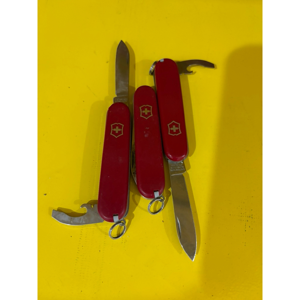 Second ORIGINAL Victorinox Bantam, 84 mm, red.