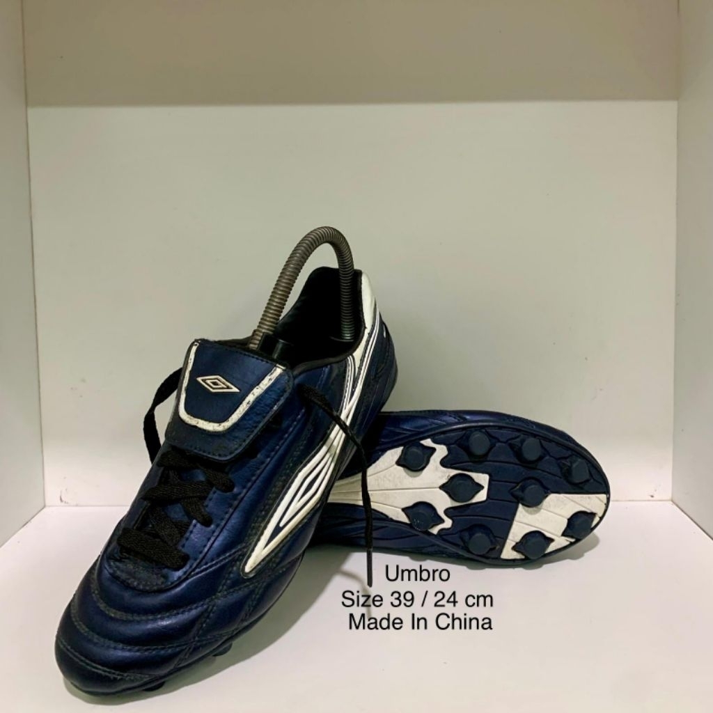 Sepatu Bola Umbro