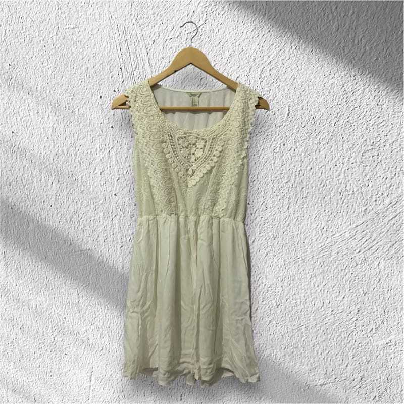 Forever21 Dress Pantai Renda Putih Square Beach Dress [PRELOVED]