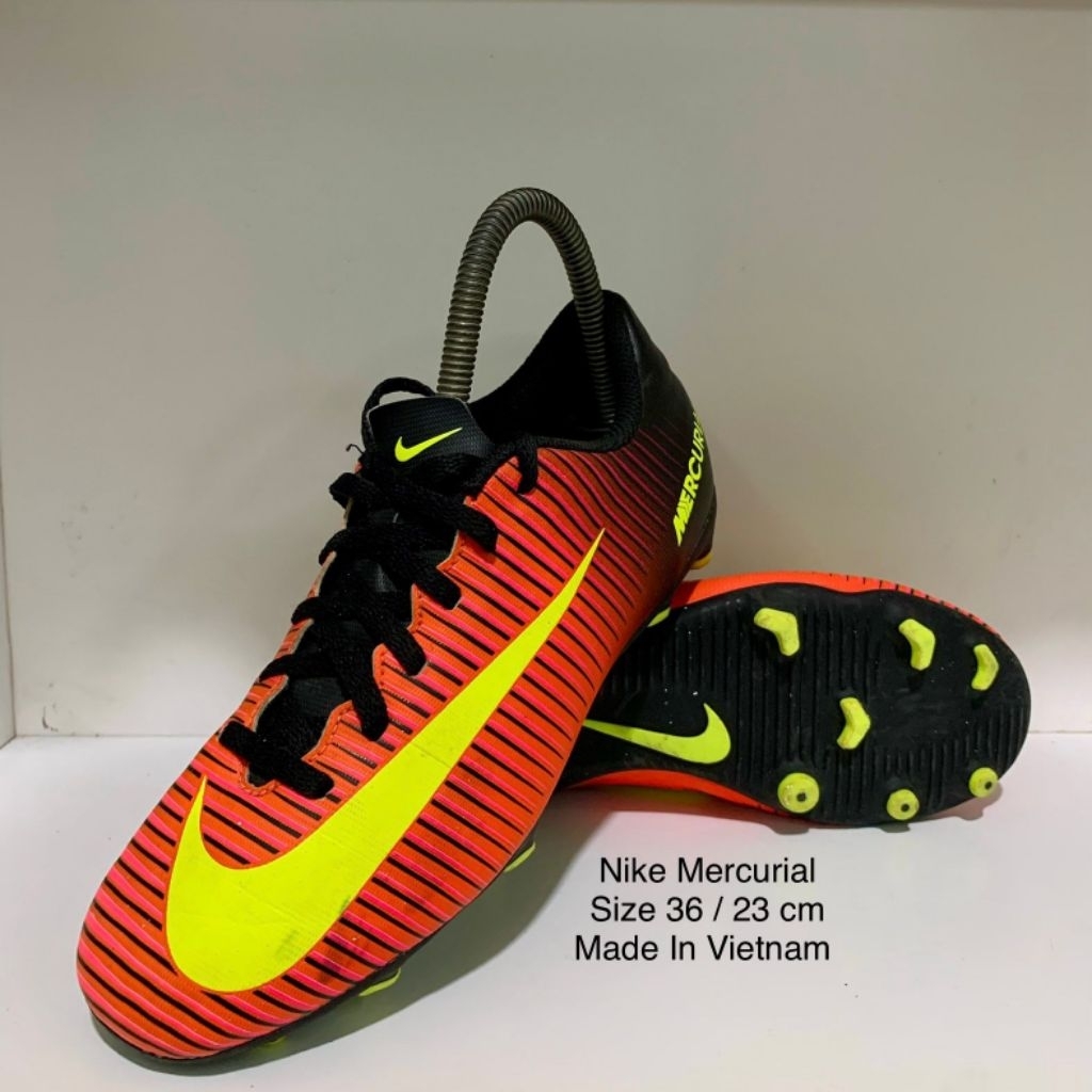 Sepatu Bola Nike Mercurial Preloved
