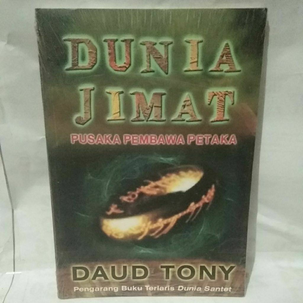 Dunia jimat pusaka pembawa petaka oleh Daut Tony