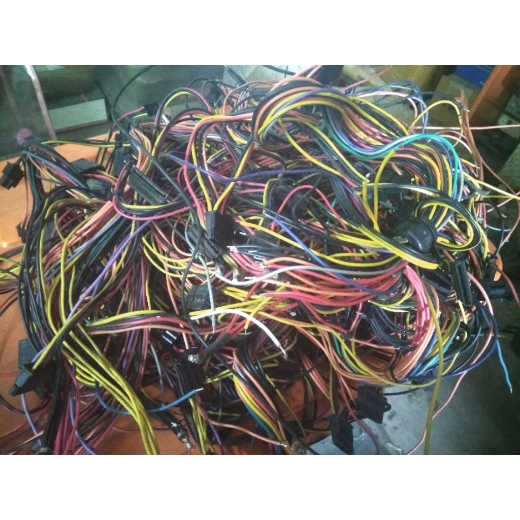 Potongan kabel Bekas power supply