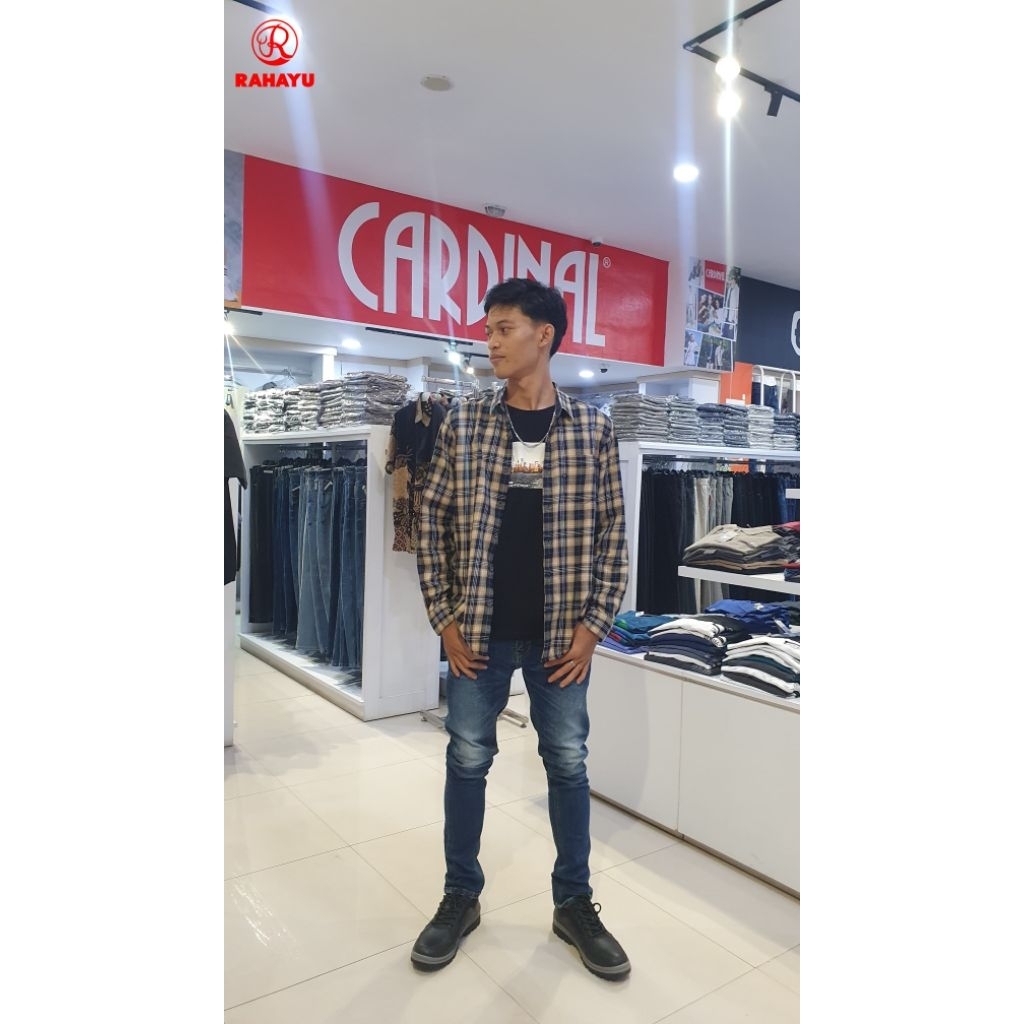 EMBA KEMEJA PRIA BAHAN FLANEL MOTIF KOTAK.