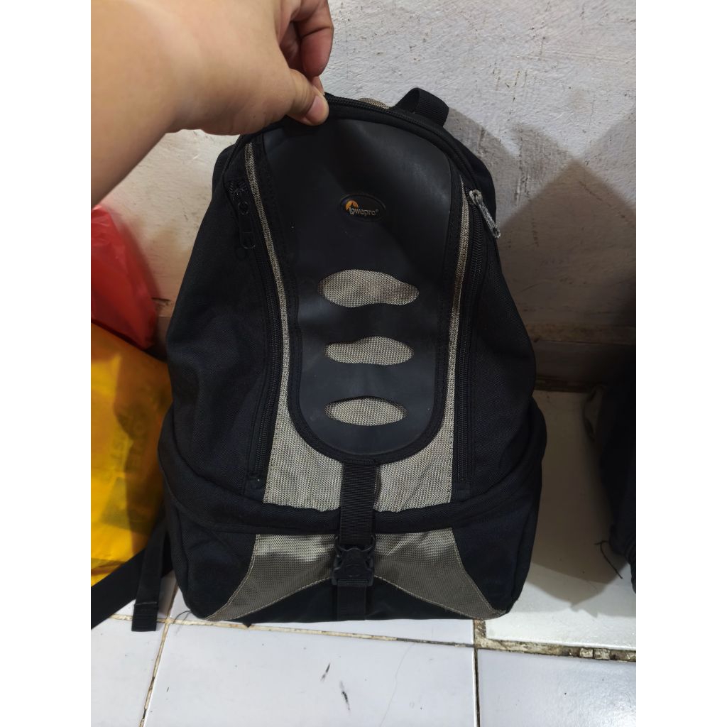 tas ransel camera merk lowepro