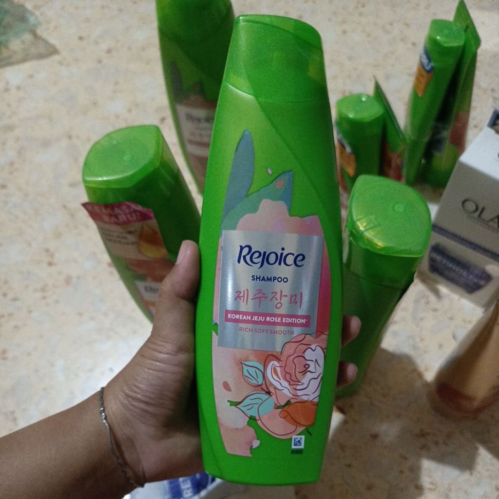 rejoice korean jeju rose edition shampoo 340ml (TERMURAH)