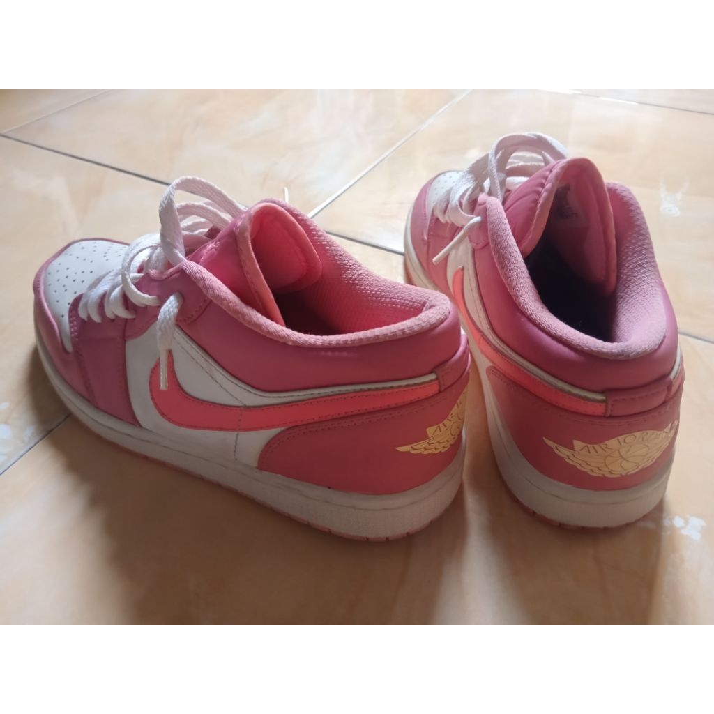 Sepatu NIKE Air Jordan 1Low PALERASBERRY