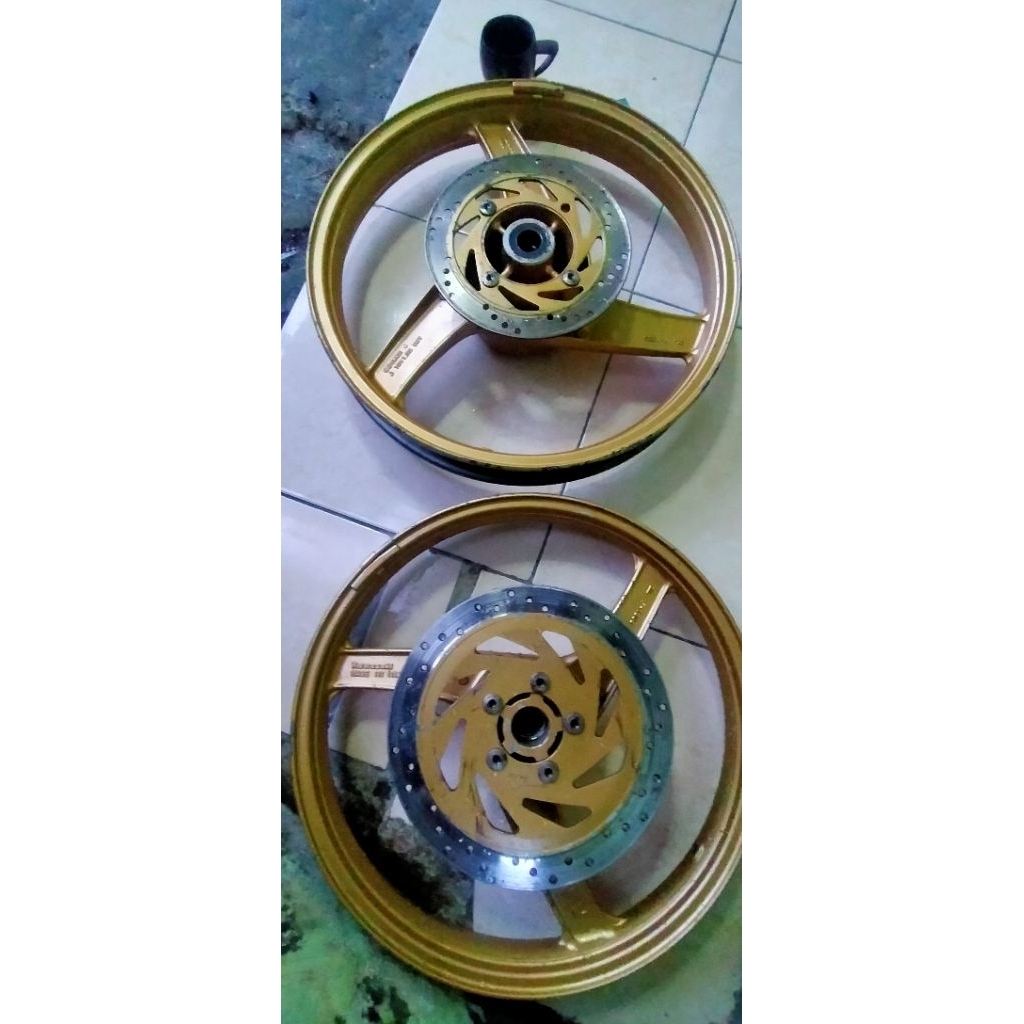 velg bekas ninja r depan belakang