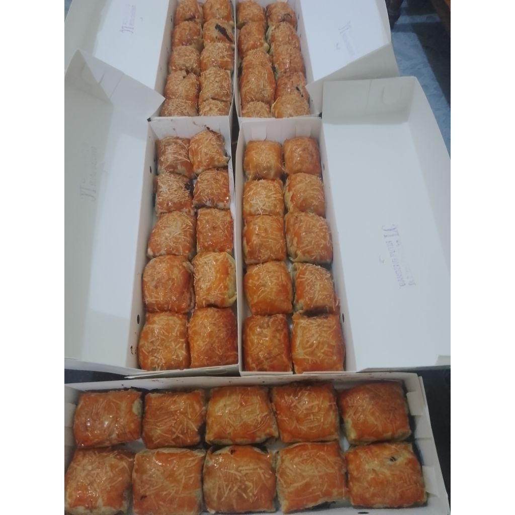 

Bolen Pisang Coklat Lumer Isi 4 Isi 6 Isi 10