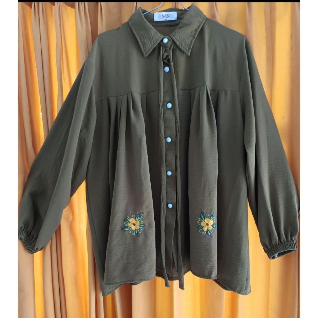 Blouse crinkle bunga army