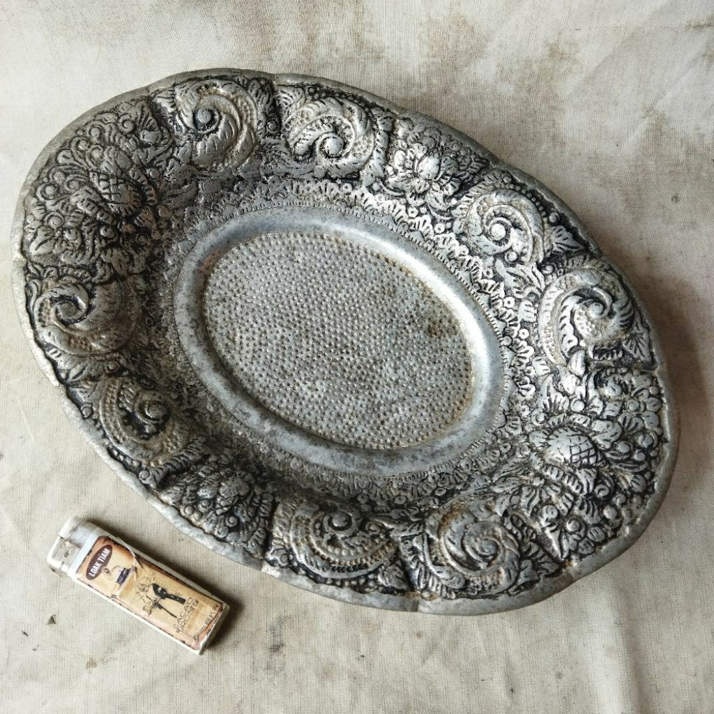 Pajangan Vintage Nampan Berkaki Aluminium Tebal Ukir Halus
