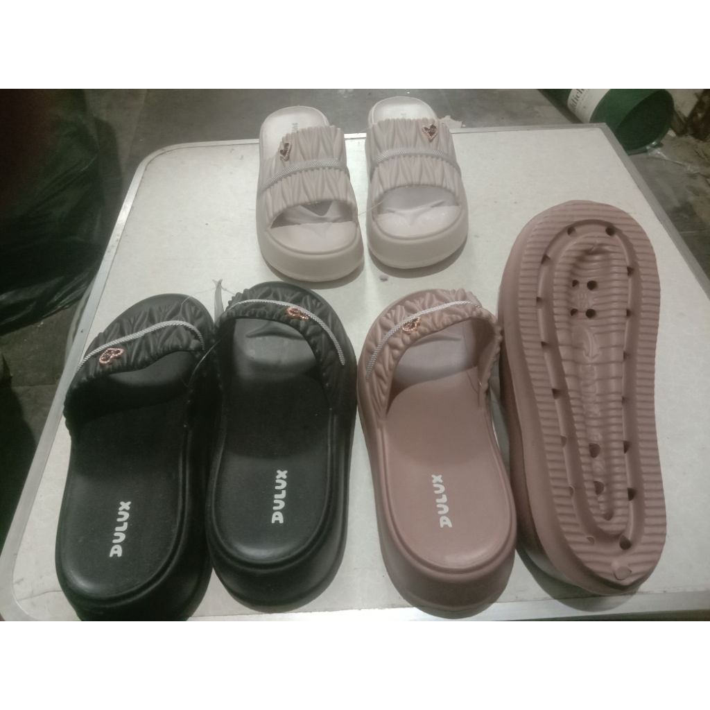 Sandal selop karet jelly wanita