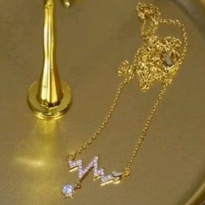 kalung wanita titanium.liontin detak jantung.