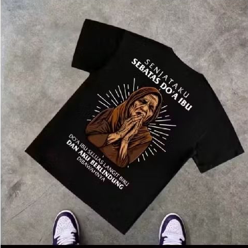 Kaos Senjataku Sebatas Doa Ibu Seluas Langit Biru Unisex - Baju Pria Wanita