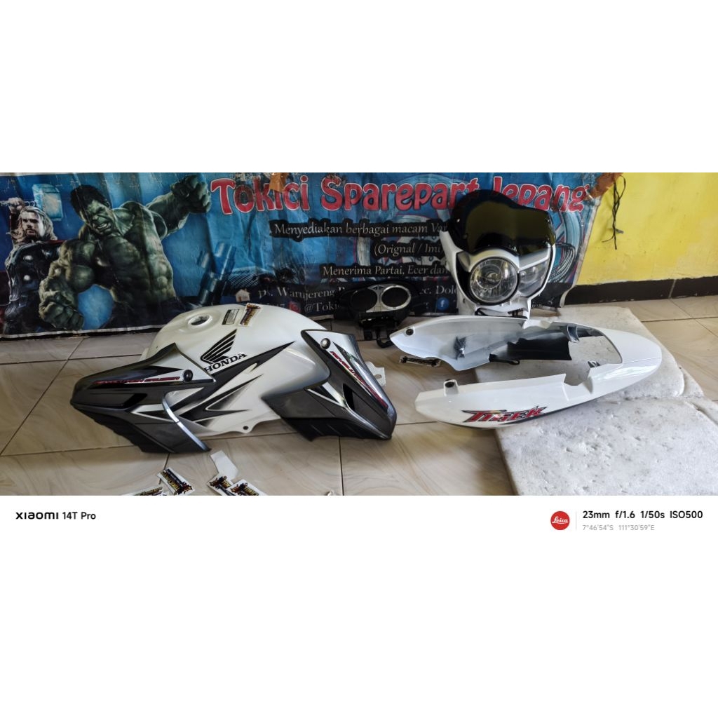 body set tiger revo albino set headlamp PC atau body set tirev putih set lampu PC
