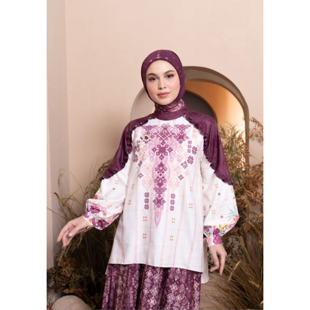 Aleris Blus Wajo wearing klamby uk xxl