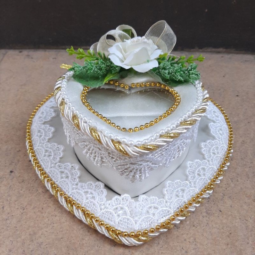 Tempat Cincin Love Tatakan