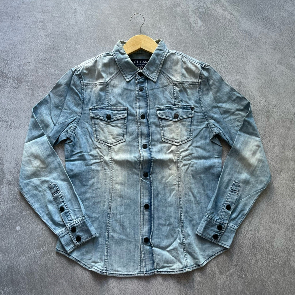 baju kemeja denim lengan panjang longsleeve mewah elegant by guess kanci batu kancing tembak biru de