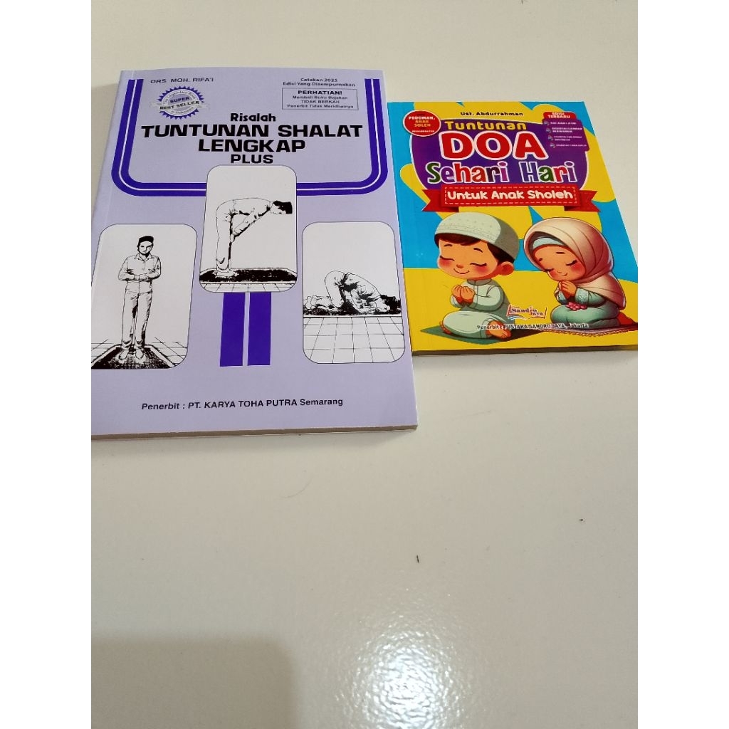 PAKET 2 BUKU TUNTUNAN SHALAT DAN TUNTUNAN DOA SEHARI HARI