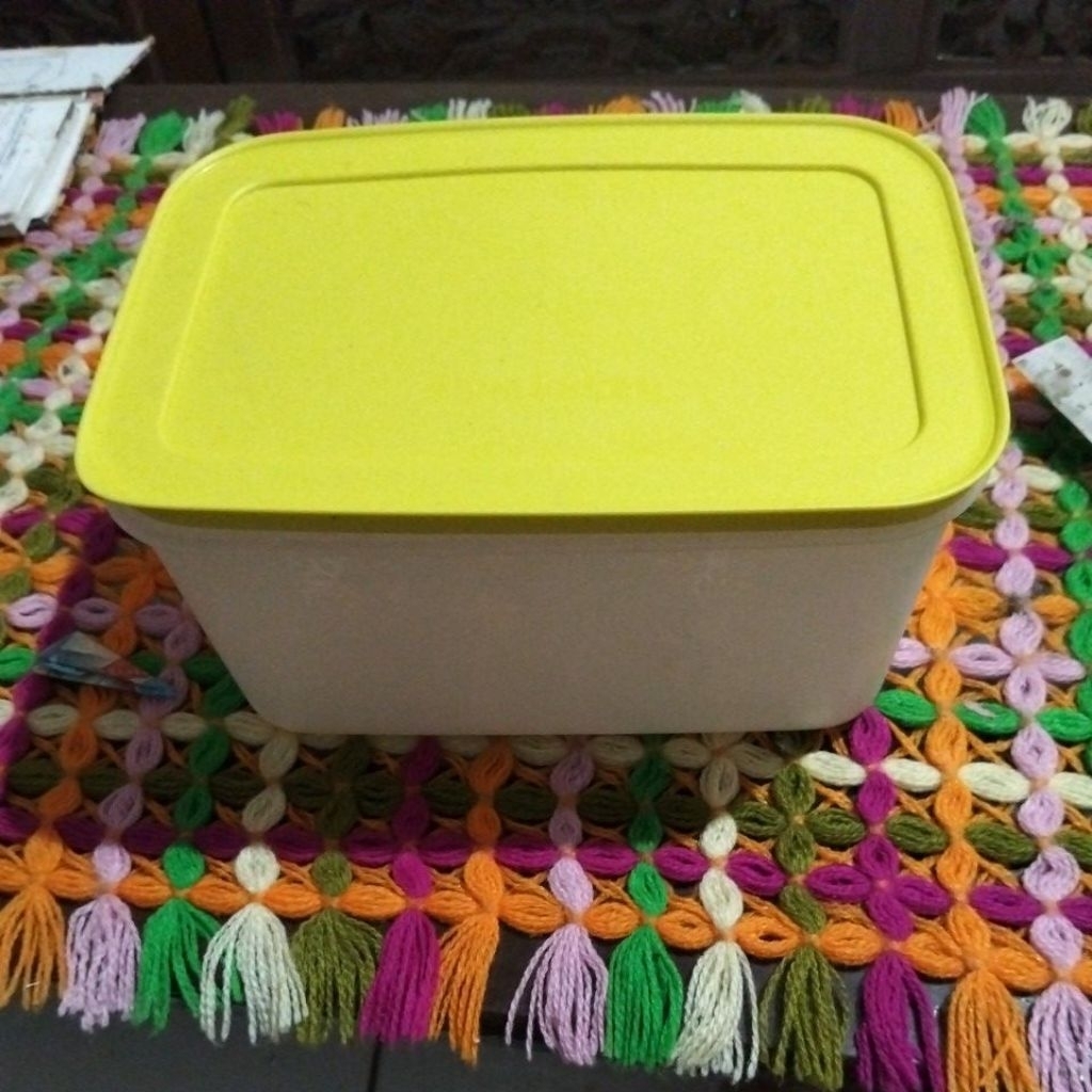 Frozy cozy 2,5 liter tutup merah / kuning