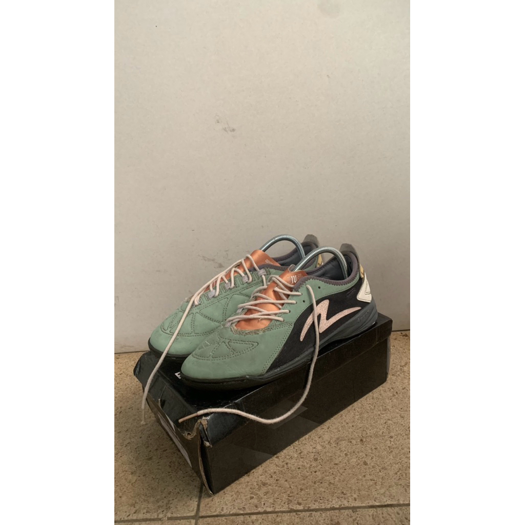 Specs Metasala Rival IV IN