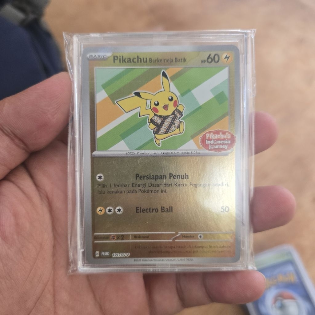 Pikachu Berkemeja Batik Holo