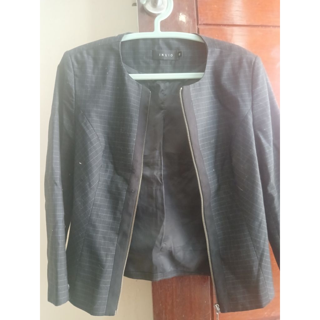 Blazer Hitam INVIO