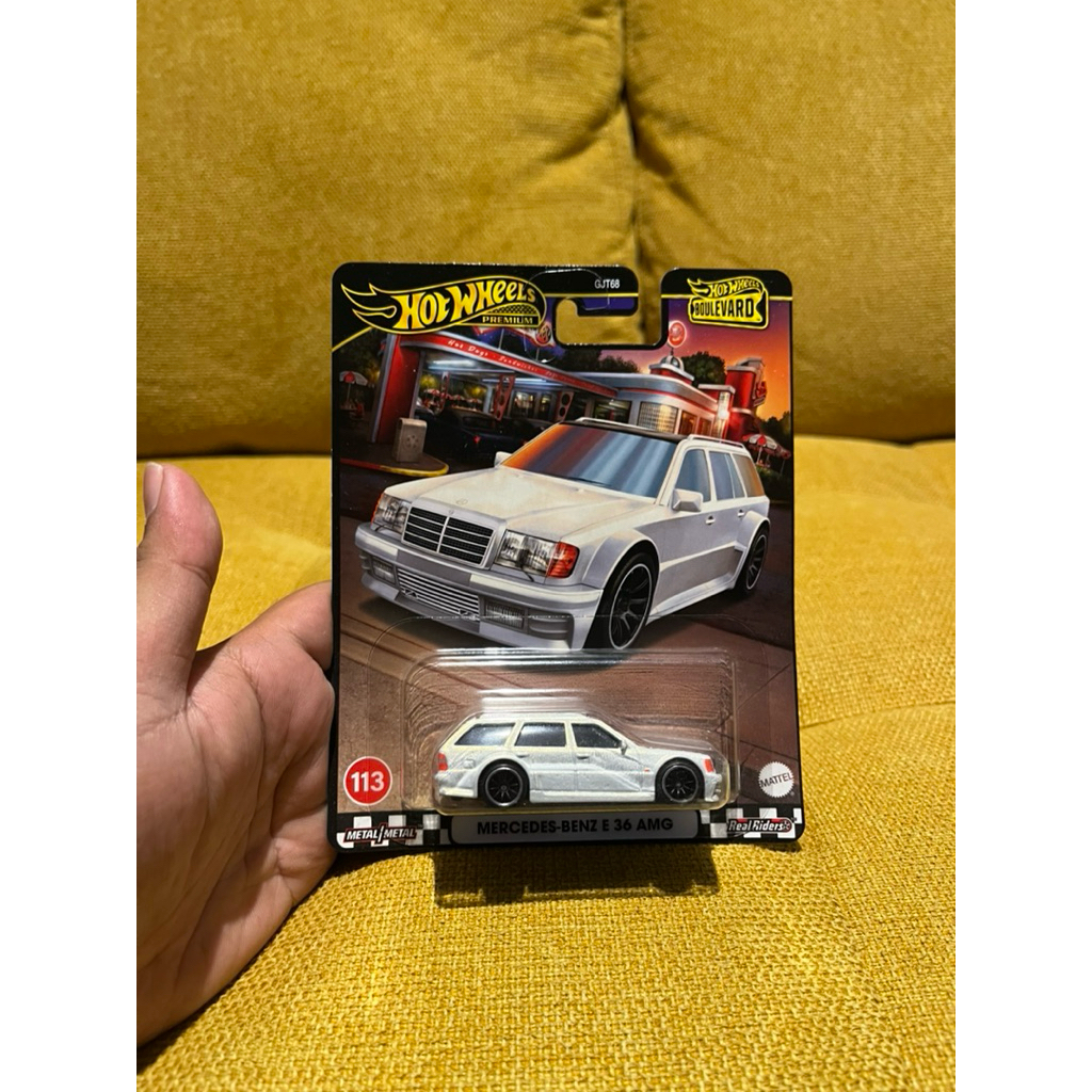HOT WHEELS PREMIUM MERCEDES-BENZ E 36 AMG